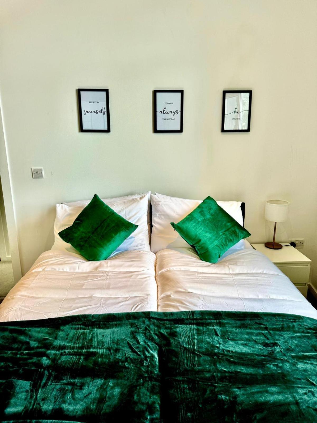 Three Bedroom House By Peacegrove Homes Short Lets & Serviced Accommodation Brighton With Free Wifi & Pet Friendly Eksteriør bilde